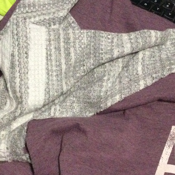 NWOT Maurices size XL or 2X graphic thermal sleeve - Picture 7 of 8